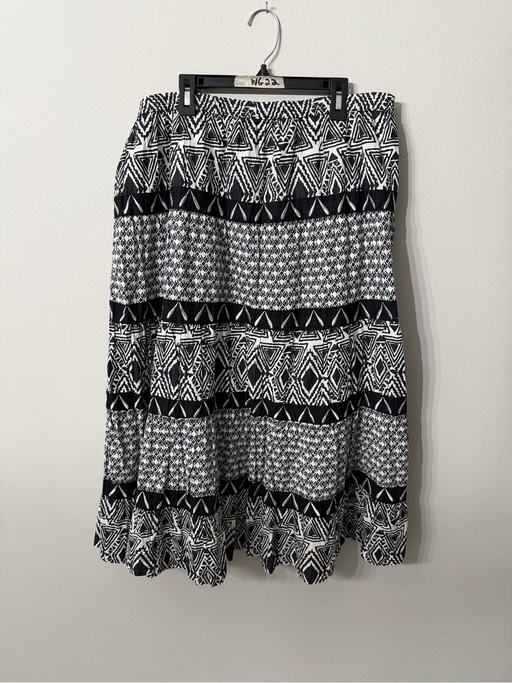 Women’s Chico’s Black White Geometric Tiered Midi Skirt Size 1